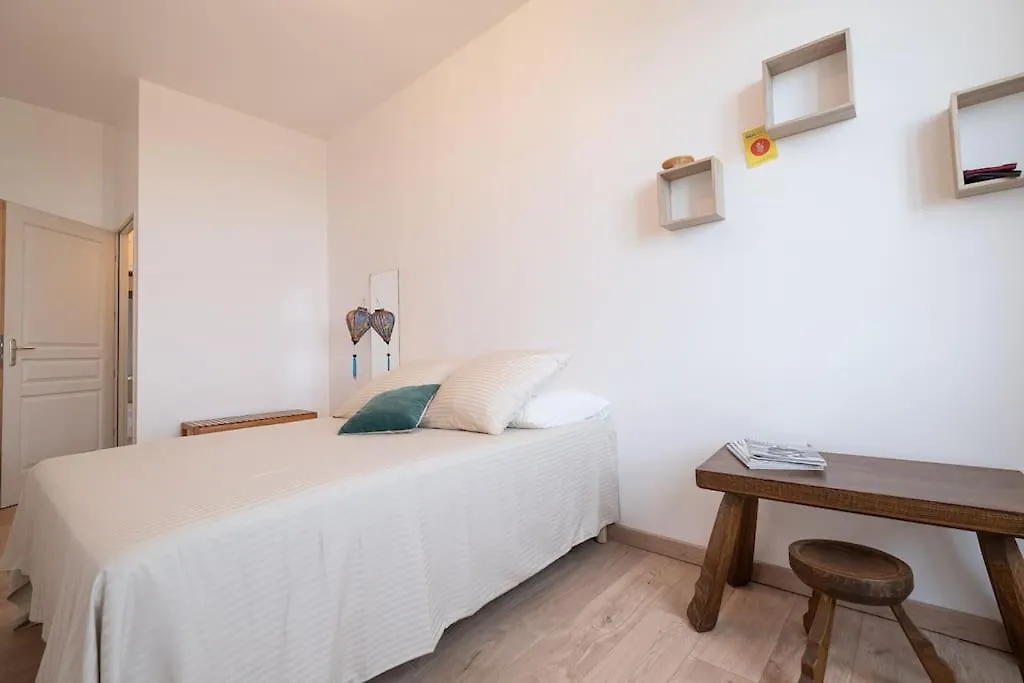 Holiday home Superbe Maison De Maitre Avec Terrasse Et Jardin Castelnau-de-Montmiral